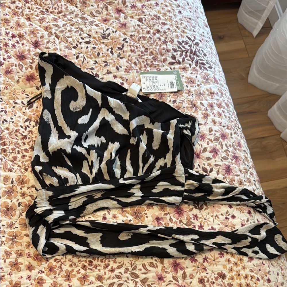 Chic Black and White Patterned Top